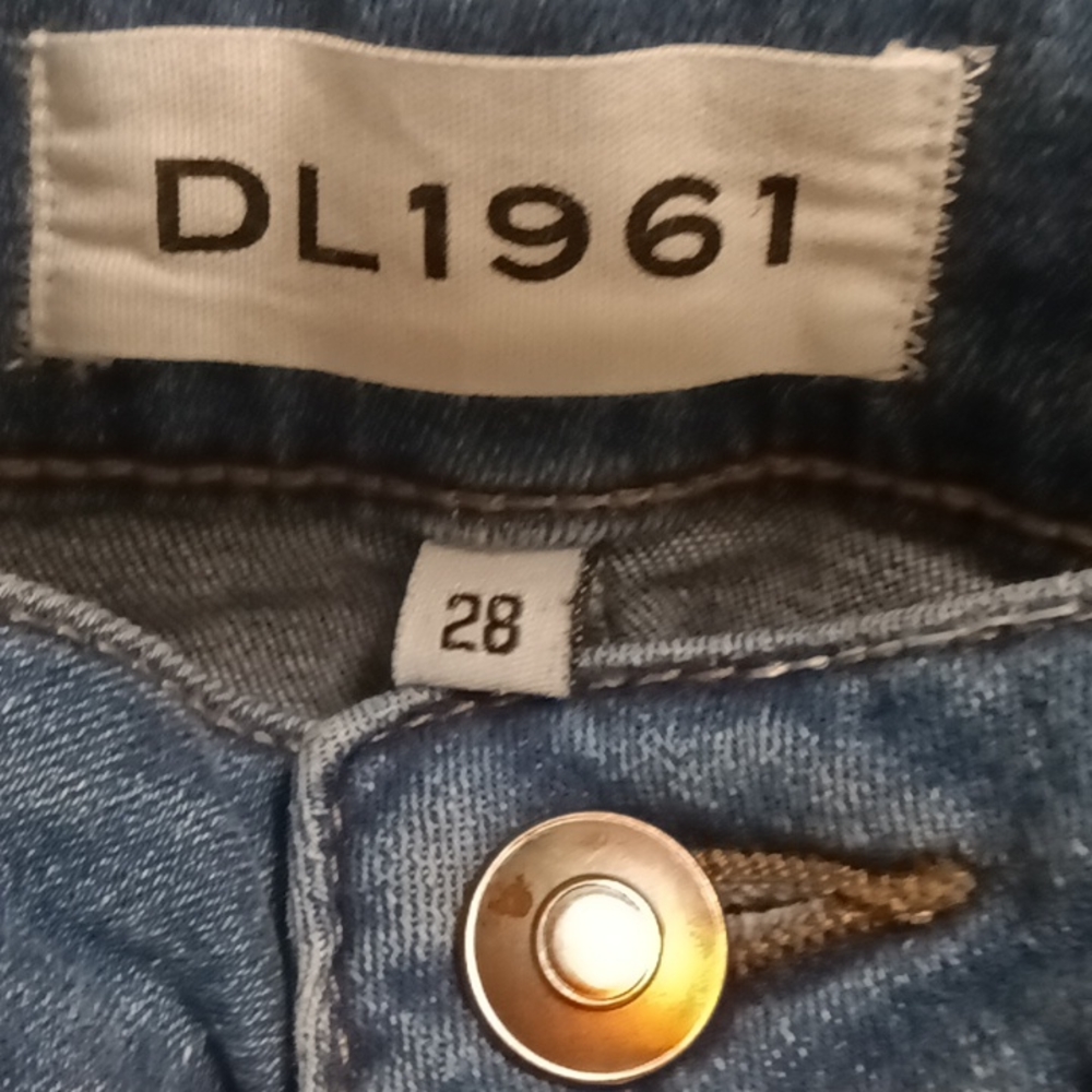 FINAL PRICE DL1961:blue denim MARGAUX jeans Size 28